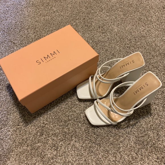 White block heels - Picture 4 of 8